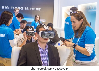 LAS VEGAS - JAN 09 : Virtual Reality Demonstration At The Samsung Booth At The CES Show Held In Las Vegas On January 09 2015 , CES Is The World's Leading Consumer-electronics Show.