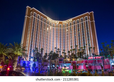 Treasure island hotel and casino Images, Stock Photos & Vectors ...