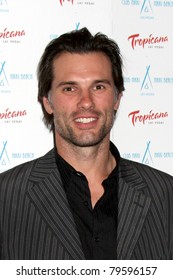 LAS VEGAS - JUN 18:  Austin Peck Arriving At The Innovative Artists Pre-Emmy Party At Nikki Beach At The Tropicana Hotel On June 18, 2010 In Las Vegas, NV.