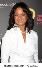 LAS VEGAS - JUN 19:  Tonya Lee WIlliams Arriving At The  38th Daytime Emmy Awards At Hilton Hotel & Casino On June 19, 2010 In Las Vegas, NV.