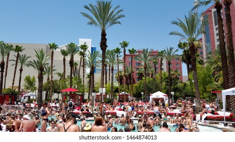 Las Vegas - June 27, 2015: People hangout at Flamingo Hotel Pool Party - Gopool.