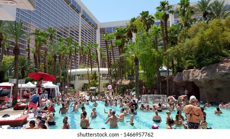 Las Vegas - June 27, 2015: People Play With Beach Ball And Hangout At Flamingo Hotel Pool Party - Gopool.