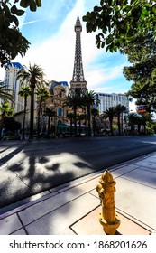 Las Vegas, Nevada, USA - 03.01.14: Eiffel Tower Landmark At The Paris Theme Hotel On A Quiet Las Vegas Strip In Daytime With No People