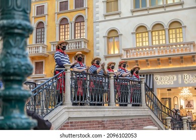 Las Vegas, NV - November 21, 2021: Gondoliers Sing For Tourists On A Balcony, Inside The Beautiful Venetian And Palazzo Hotel And Casino.