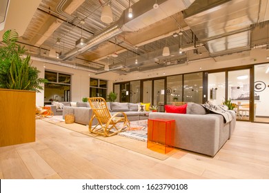 Las Vegas, NV, USA 1/20/2020 — Common Area Lounge Of The WeWork Shared Office Space At Two Summerlin. Modern And Cozy Furniture In A Large Room.