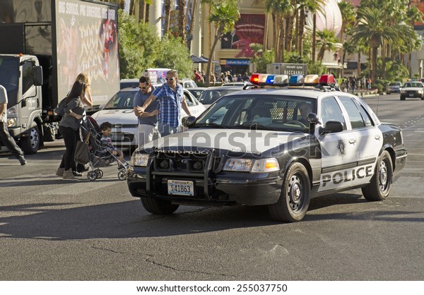 Las Vegas, NV, USA\
-November 10, 2014: Las Vegas police responding down Las Vegas Blvd\
to a casino robbery.
