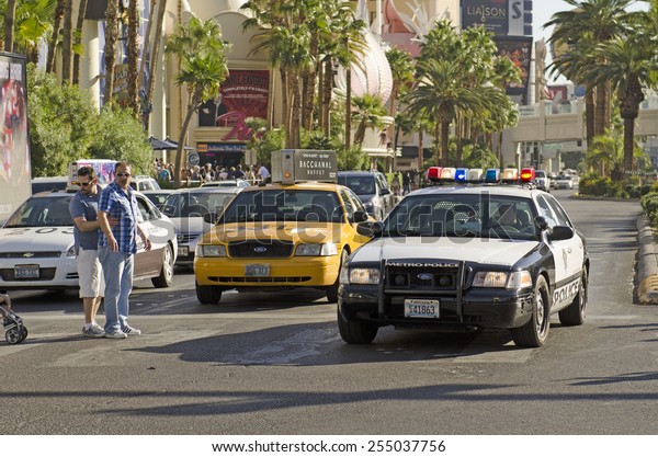 Las Vegas, NV, USA\
-November 10, 2014: Las Vegas police responding down Las Vegas Blvd\
to a casino robbery.