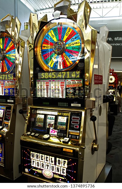 Does Las Vegas Airport Have Slot Machines