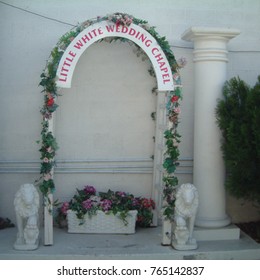 Las Vegas, United States - March 31, 2003 :
A Little White Wedding Chapel 