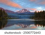 Lassen Peak, Manzanita Lake, Lassen Volcanic National Park, California, USA