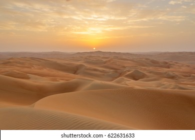 Last light of the sunset in the beautiful Rub' al Khali desert in Abu Dhabi emirate, United Arab Emirates