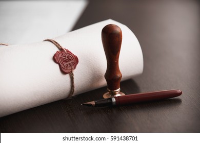 Last Will and testament document with pen and notary seal