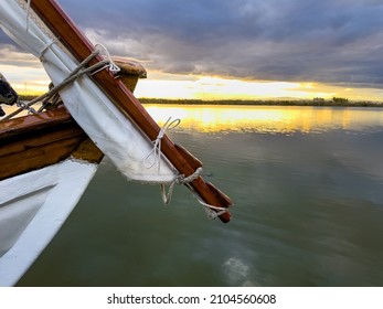 Lateen Sailing In The Valencian Lagoon Albufera 