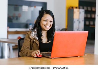 latin business woman working with computer at the office in Mexico city