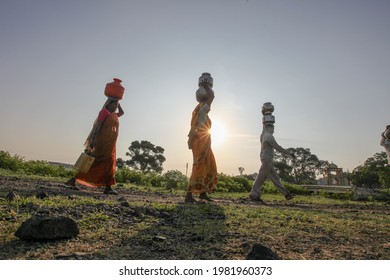 LATUR, MAHARASHTRA, INDIA : Oct 11, 2009 : Silhouette Picture Of Village Women Carrying Water Pot On The Head From Water Well Due To Water Shortage At LATUR, MAHARASHTRA, INDIA