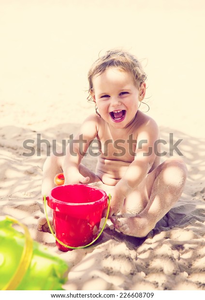 baby sand bucket