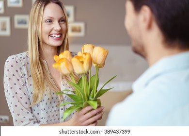 5,543 Girl Receiving Flowers Images, Stock Photos & Vectors | Shutterstock