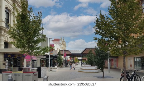 Launceston, Australia - Mar 2022: Selective Focus View Of Brisbane Street Mall At CBD. Launceston's Shopping Destination With A Range Of Exclusive Boutiques, Busy Department Stores, Local Dining.