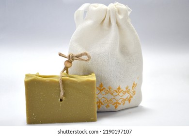 Laurel Soap With Canvas Bag In Gray Background