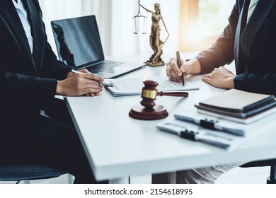 Law, Consultation, Agreement, Contract, Attorney or Lawyer holding a pen is consulting with a client to explain the pattern of answering questions before going to court to decide a lawsuit. - Shutterstock ID 2154618995