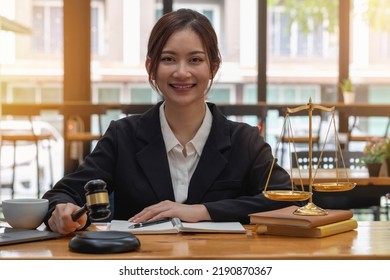 Law, Consultation, Agreement, Contract, Lawyers Advice On Litigation Matters And Sign Contracts As Lawyers To Accept Complaints For Clients. Concept Attorney.