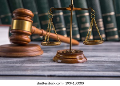 legal balancing scale