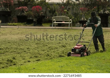 lawn mowing machine Make the area smooth, beautiful, clean, not dirty, creating convenience for lawn users.
