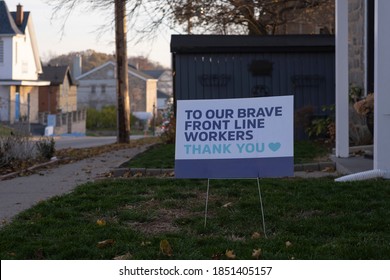 Lawn Sign To Our Brave Front Line Workers Thank You In Front Of A House During Corona Virus Pandemic Outbreak Quarantine. Emergency Workers, First Responders, Health Care Workers Appreciation Concept.