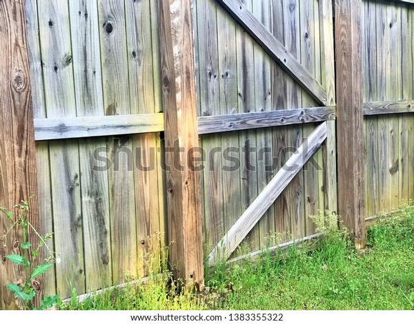 Wood Fence Door - WoodsInfo