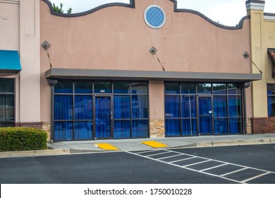 Lawrenceville, GA  USA - 06 05 20: Vacant Retail Strip Mall Space For Lease 