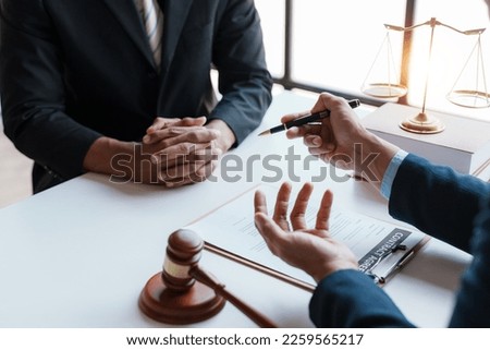Lawyer and client sign variou financial legal contract to mediate with the legal execution department and make appointment for client to mediate debt settlement agreement. Stock foto © 