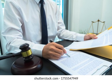 Lawyers Or Lawyers Provide Legal Advice To Clients Regarding Business Law. Law In Daily Life.