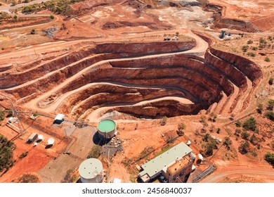 Layered deep open pit copper mine in Cobar town of Australia - aerial top down view. Stock fotografie