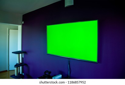 LCD TV On Wall Greenscreen