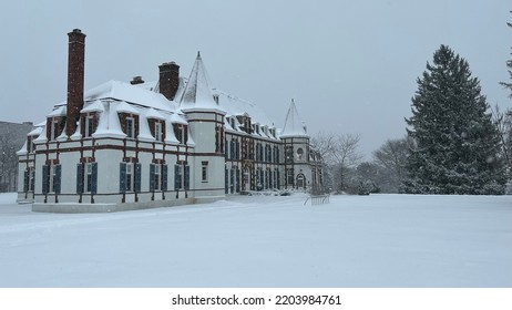 Le Chateau In Snow - Middlebury College