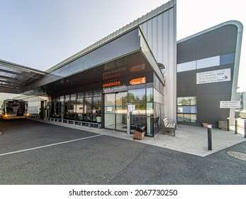 LE MANS, FRANCE - Sep 26, 2021: An Exterior View Of ER Emergency Room (Urgences) Of LE MANS French Hospital, France