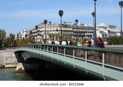 Le Pont De L’Alma In Paris