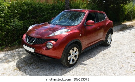 Nissan Juke Images Stock Photos Vectors Shutterstock