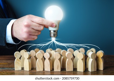Leader concentrates team efforts on new idea. Brainstorming. Joint project. Development of innovations and technologies. Research. Cooperation. Creativity and ingenuity. Thinking process
