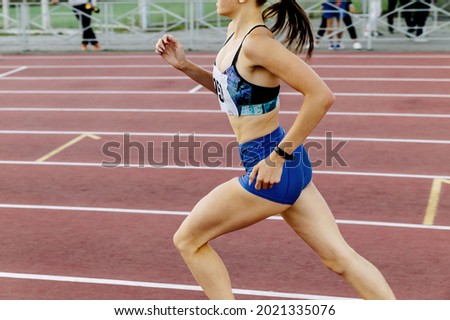 leader girl runner run middle distance race