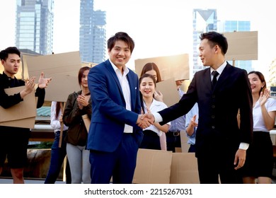 Leaders Making Agreements And Shaking Hands With Crowds Of People Hold Blank Banners Placards Protesting At City As Background, Group Of Rebellions Protester Calming Down After Reaching Consensus.