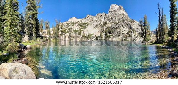 Leah\'s Lake in the\
Sawtooth Mountains