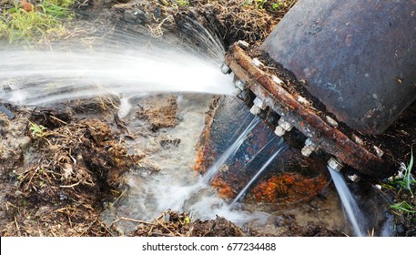 Leaking Water For Main Broken Pipeline