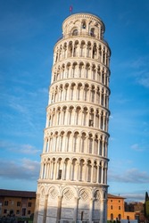 Der Schießturm Von Pisa (italienisch: Torre Pendente Di Pisa) Ist Der Campanile Oder Freistehender Glockenturm Der Kathedrale Von Pisa