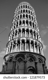 Leaning tower - Pisa, Tuscany, Italy (black and white)