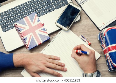 Learn The English Language With An Online Course On Notebook