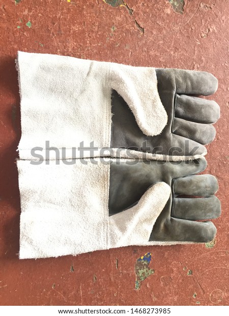 gloves for steel work