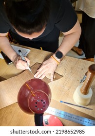 Leather Master Cutting, Woman Leather Crafting