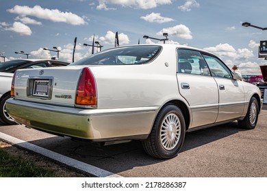 Lebanon, TN - May 14, 2022: Low Perspective Rear Corner View Of A 1996 Toyota Crown Majesta Sedan At A Local Car Show.