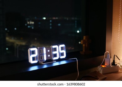 An LED glooming digital clock 